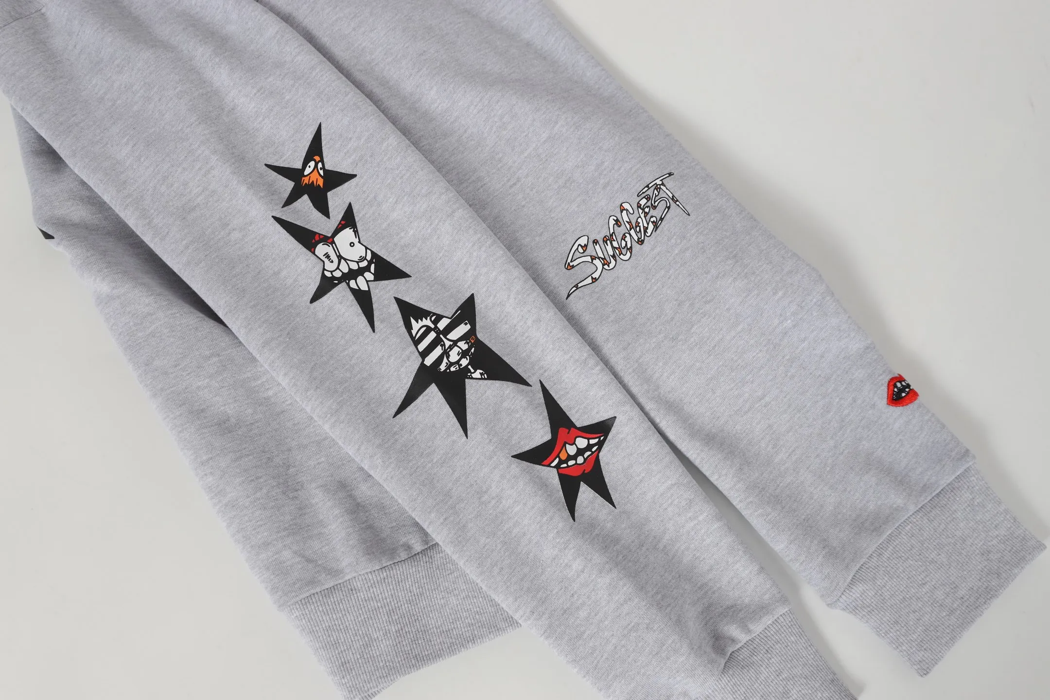 P240 L3109 Cross-border model, please do not place an order if you are pursuing quality - Chrome Hearts/Chrome Hearts pink Sanskrit letter printed hooded sweatshirt - High weight, high density, high quality, soft, delicate and skin-friendly wool, soft and silky to the touch, excellent warmth and skin-friendly properties - Custom-woven and custom-dyed, no color difference, no matter the fabric or workmanship details, beat the ordinary version on the market -Colour: gray -Size: S M L XL